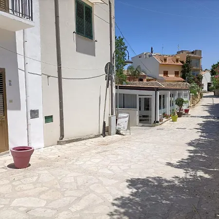 La Casetta A Scopello (Sicily)