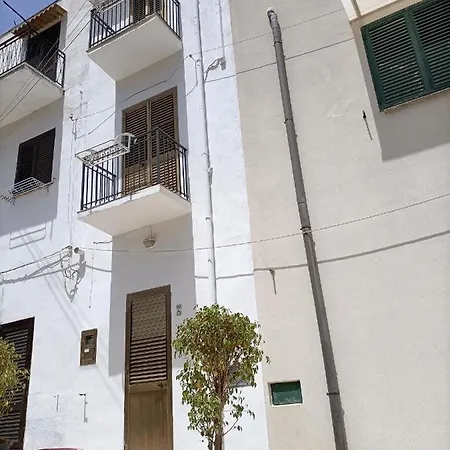 La Casetta A Scopello (Sicily)